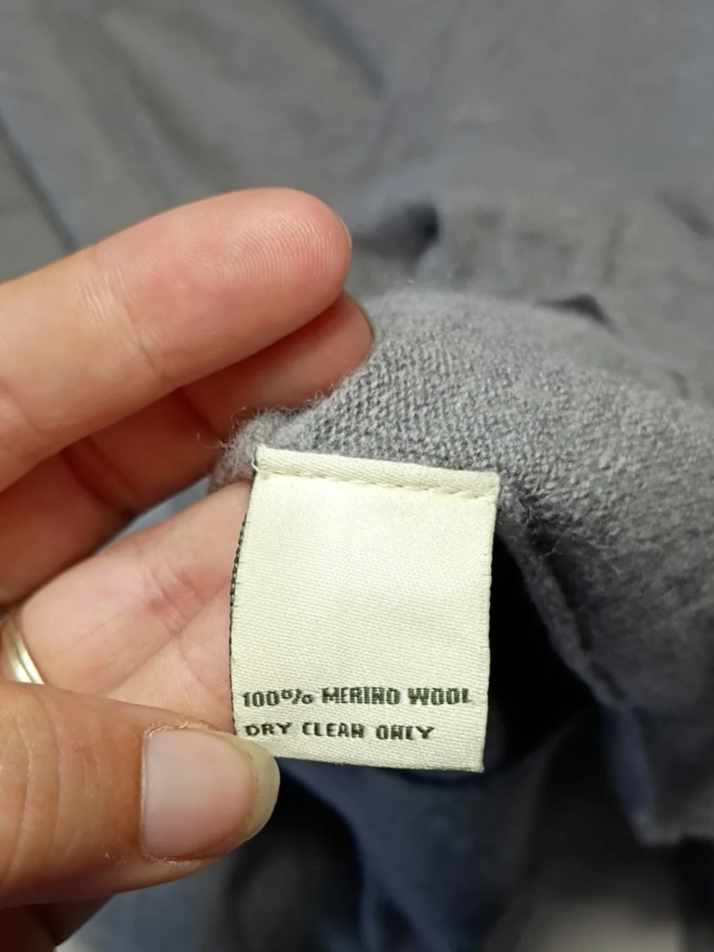 EUC Donald Ross Mens Medium Gray Golf V Neck Marino Wool Pullover Sweater Logo